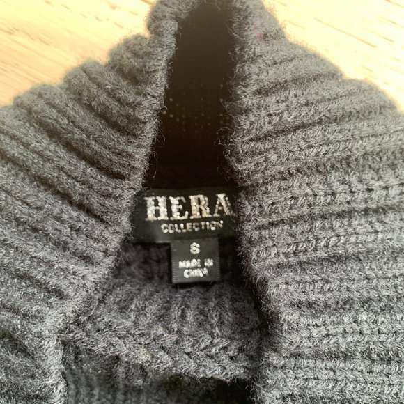 Black sweater with shoulder cut out detail - Picture 3 of 3